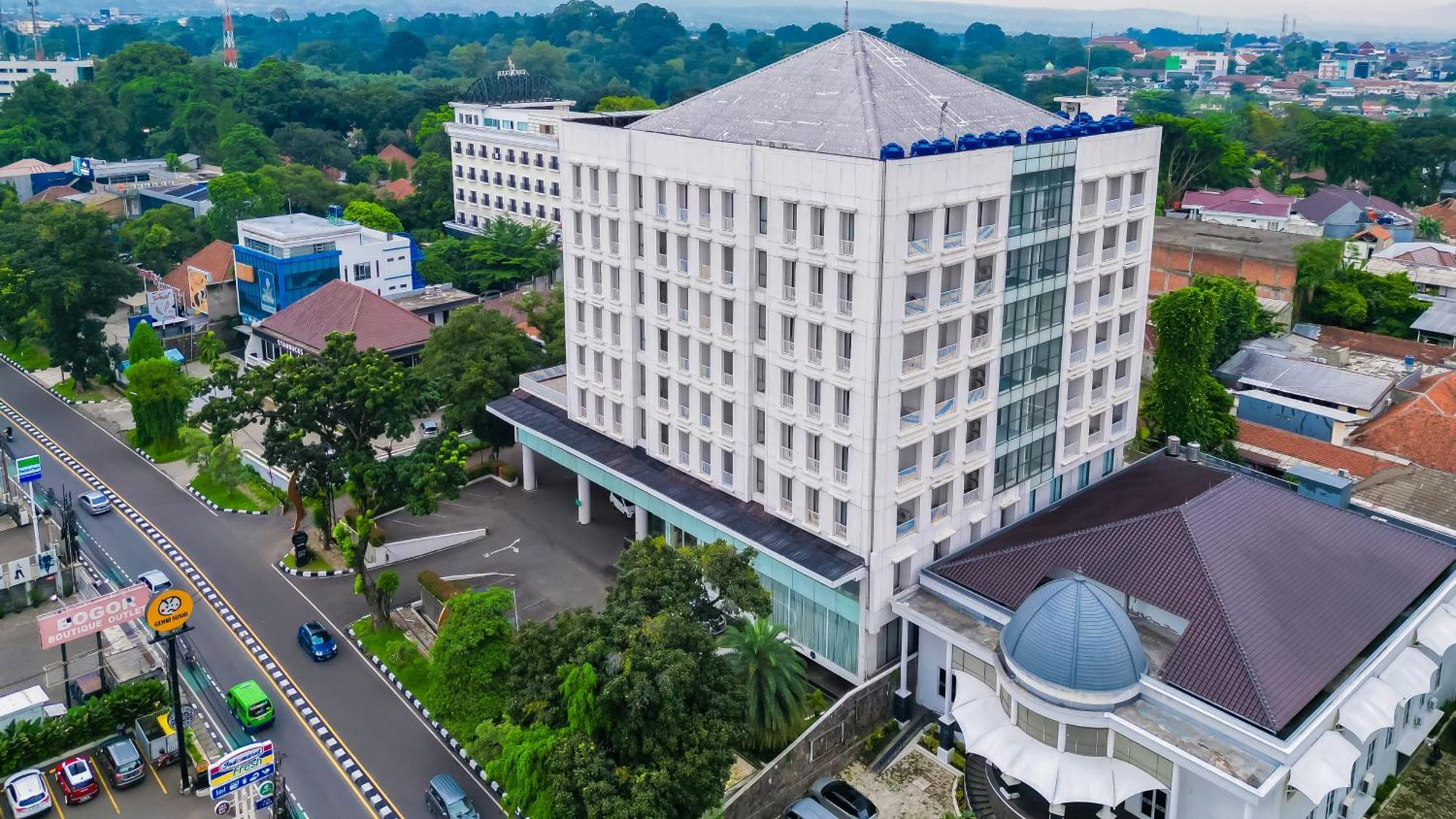 Royal Padjadjaran Hotel Bogor Buitenkant foto