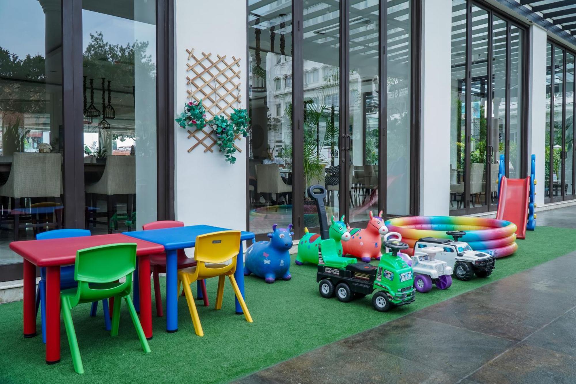 Royal Padjadjaran Hotel Bogor Buitenkant foto