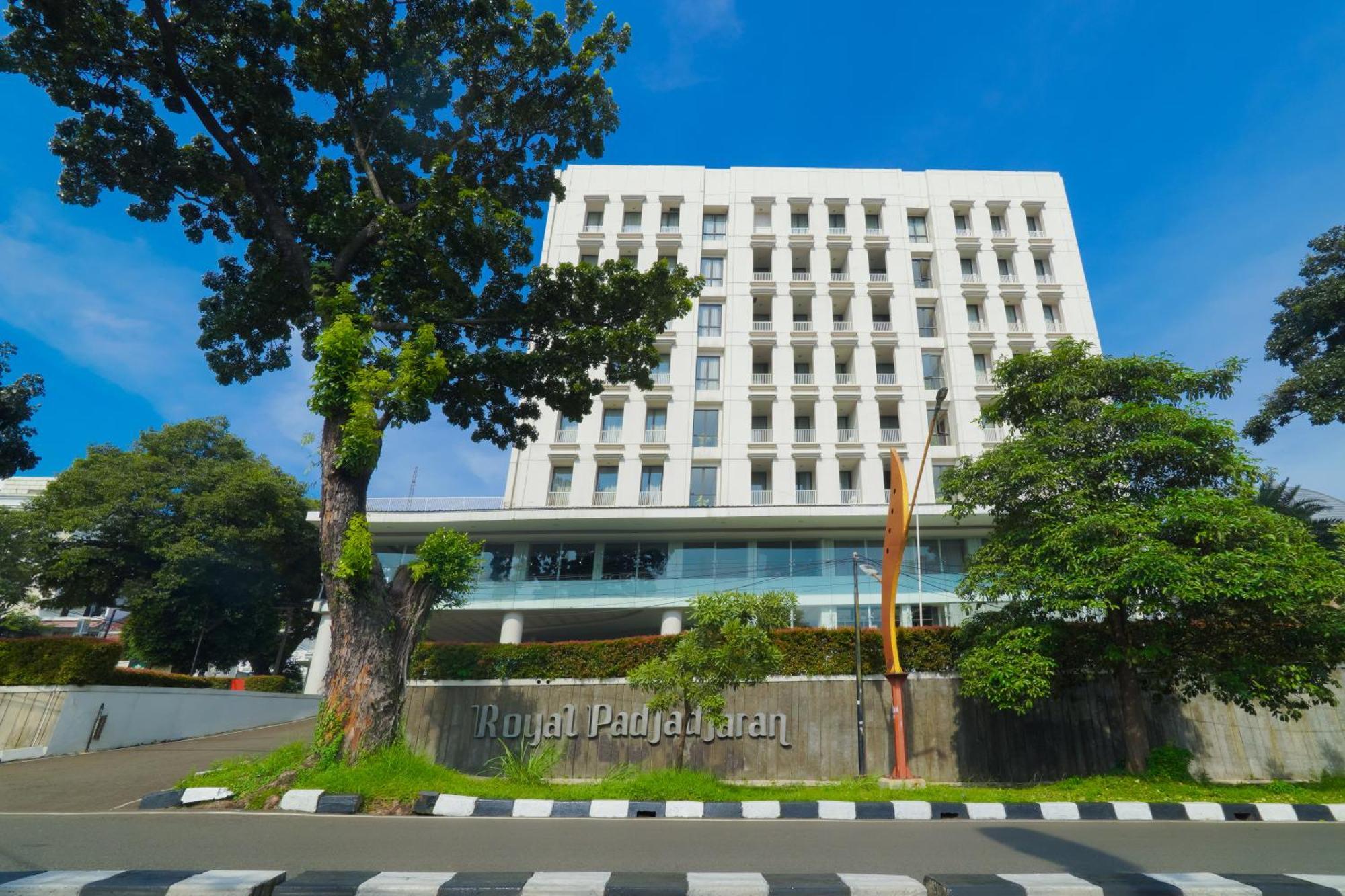 Royal Padjadjaran Hotel Bogor Buitenkant foto