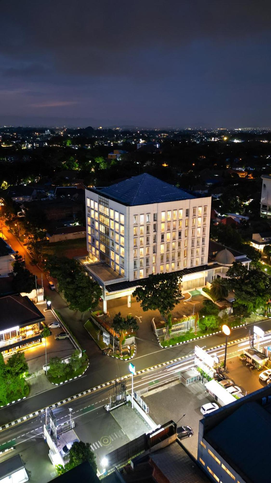 Royal Padjadjaran Hotel Bogor Buitenkant foto
