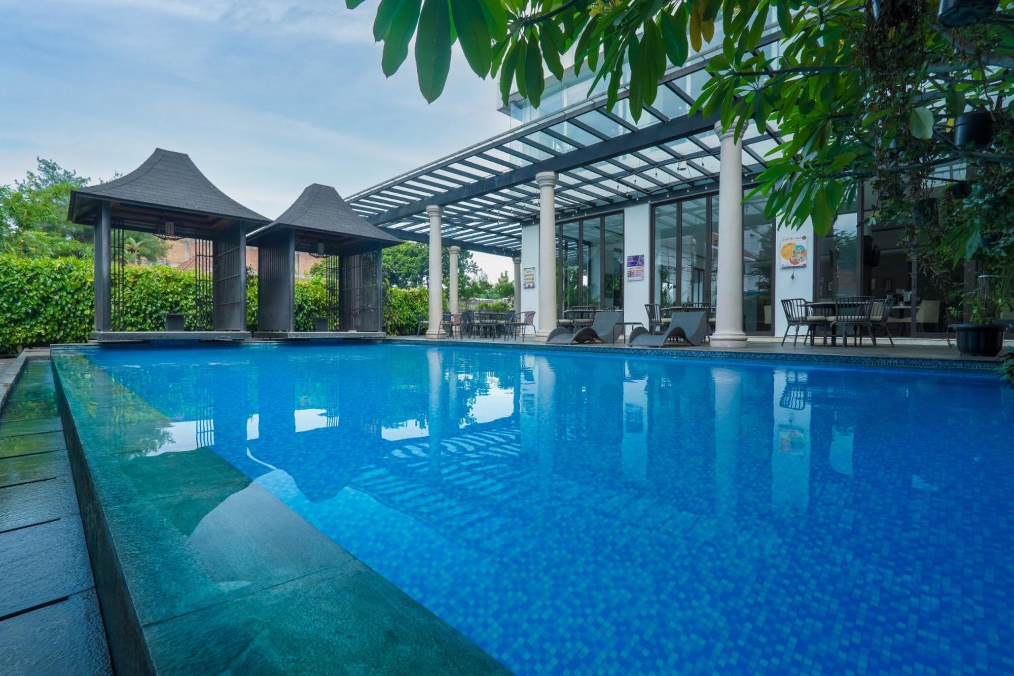 Royal Padjadjaran Hotel Bogor Buitenkant foto