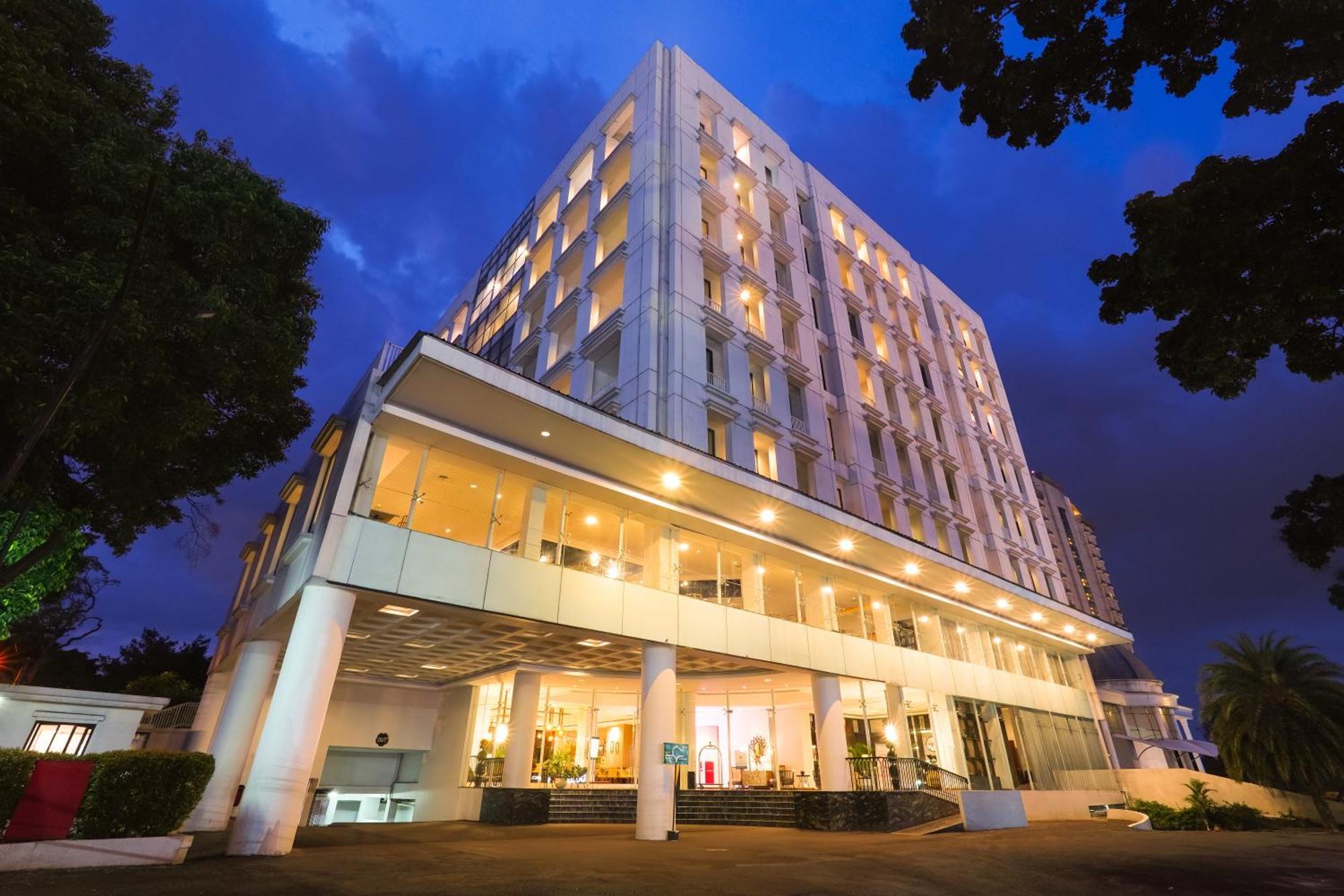 Royal Padjadjaran Hotel Bogor Buitenkant foto