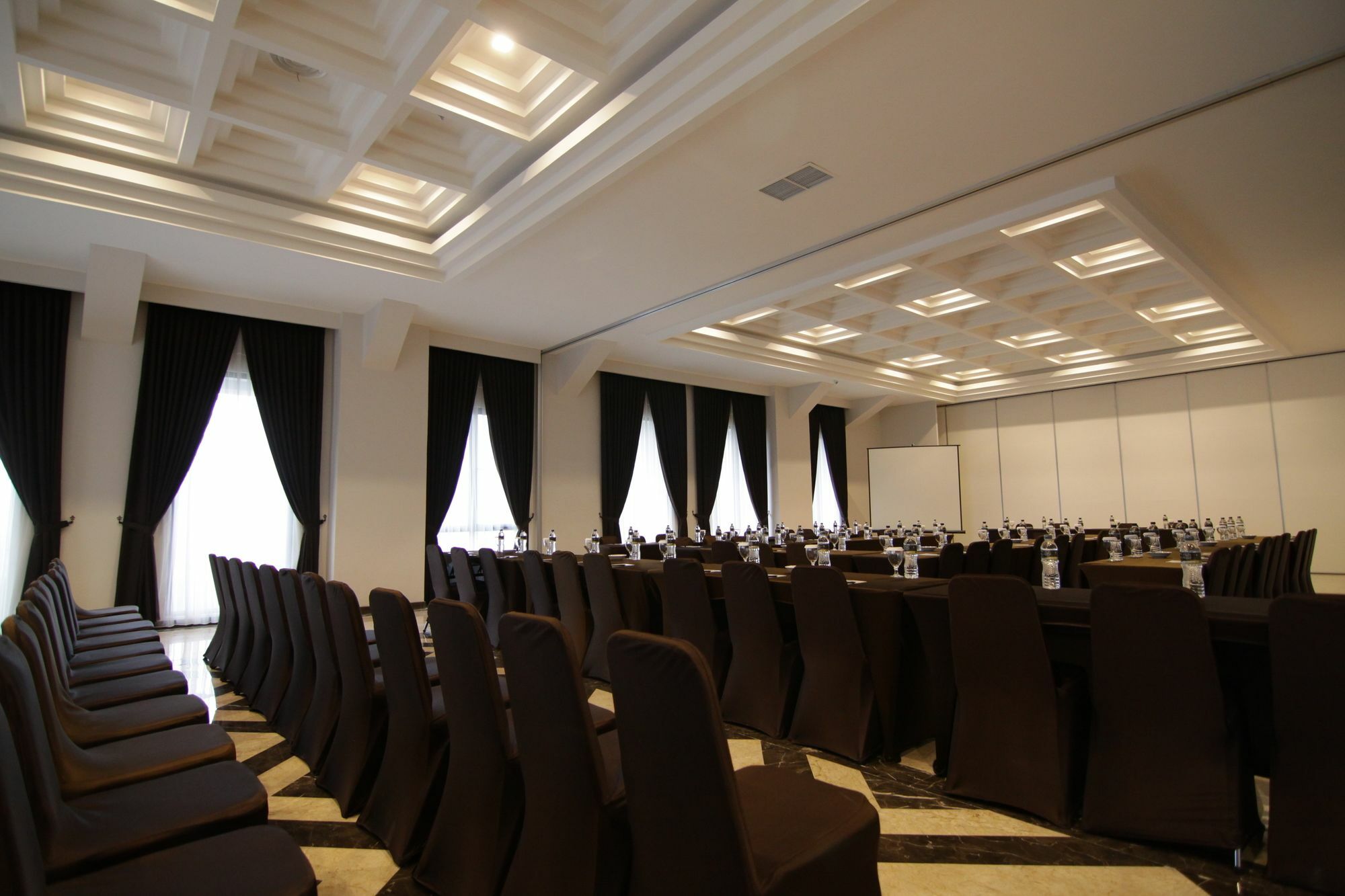 Royal Padjadjaran Hotel Bogor Buitenkant foto