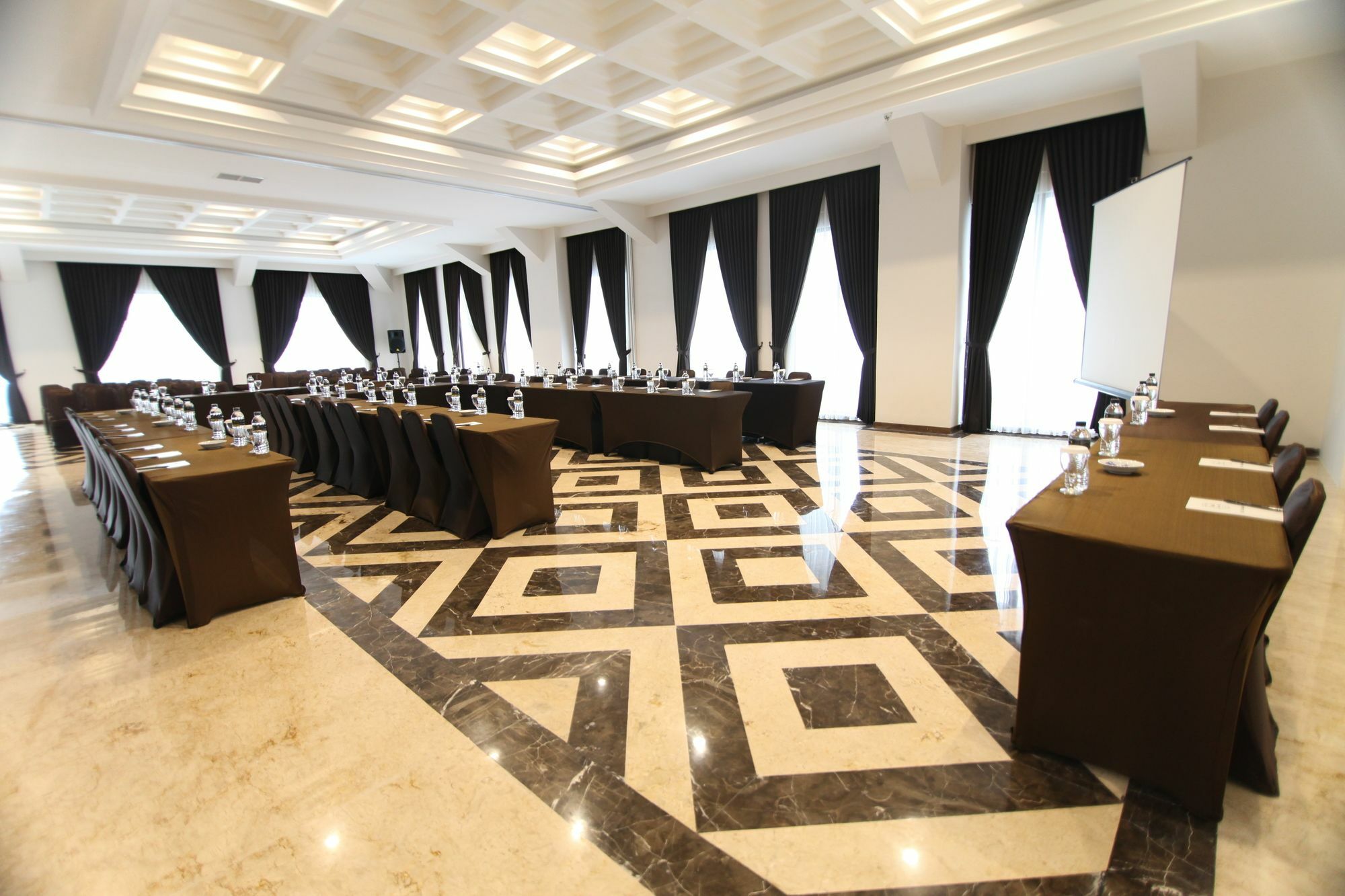 Royal Padjadjaran Hotel Bogor Buitenkant foto